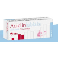 <b>Aciclinlabiale 50 mg/g crema</b><br>Aciclovir<br><b>Che cos’è e a che cosa serve</b><br>Aciclinlabiale contiene il principio attivo aciclovir; è un medicinale antivirale specifico e selettivo che agisce  nei confronti dei virus erpe