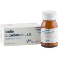 <b>SODIO BICARBONATO L.F.M. 500 mg compresse</b><br><b>Che cos’è e a che cosa serve</b><br>SODIO BICARBONATO L.F.M. contiene il principio attivo sodio bicarbonato che appartiene ad una classe  di medicinali chiamati antiacidi, utilizzati cont